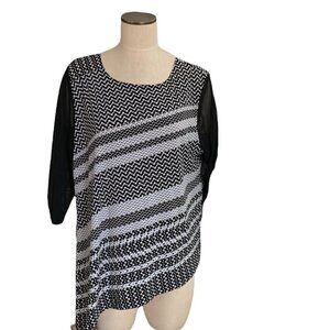 Chicos Travelers 3 Plus Sz (XL/16) Asymmetric Hem Black & White Tunic Top #217H